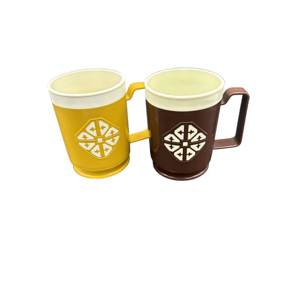 2 VTG CHALET Insulated 8 oz Plastic Mugs Cups Mustard Yellow & Brown Dishwasher